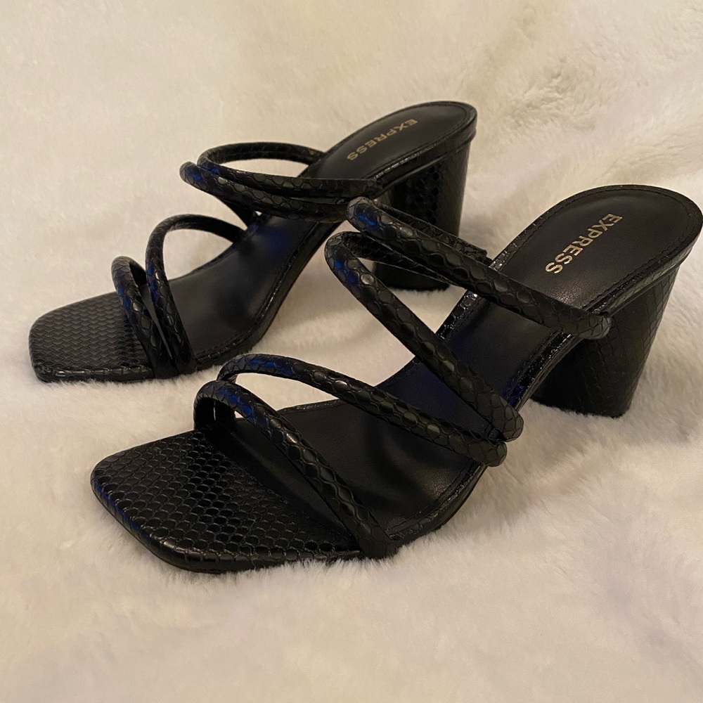 Size 7 Black Snake Print Chunky Heels.